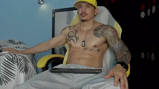 Snapshot of Alex_motta chatting on November 5, 2025, 4:15 am Alex motta online show from November 5, 2025, 4:15 am