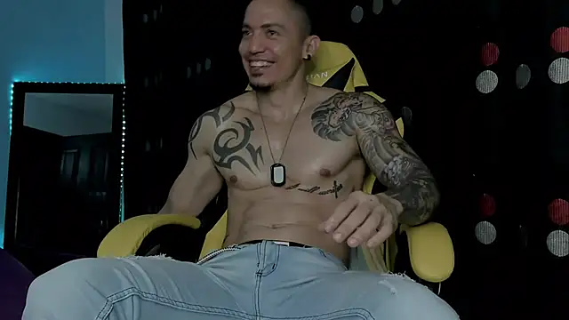 Snapshot of Alex_motta chatting on March 23, 2025, 1:42 am Alex motta online show from March 23, 2025, 1:42 am