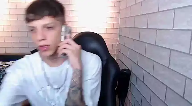 Snapshot of Adam_hard_ chatting on January 9, 2025, 8:22 pm Adam hard  online show from January 9, 2025, 8:22 pm