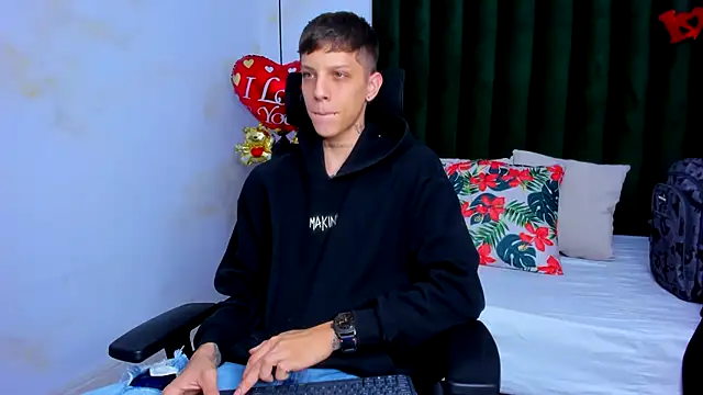 Snapshot of Adam_hard_ chatting on February 12, 2025, 8:07 pm Adam hard  online show from February 12, 2025, 8:07 pm