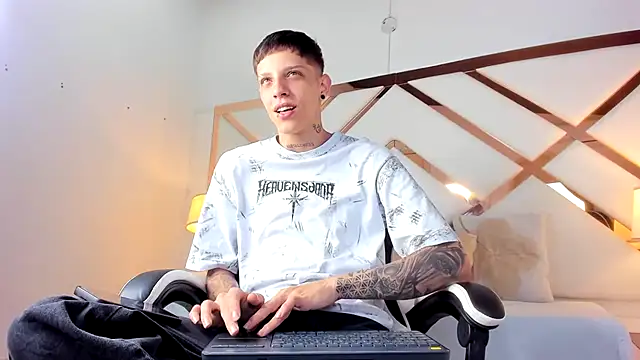 Snapshot of Adam_hard_ chatting on September 26, 2025, 8:38 pm Adam hard  online show from September 26, 2025, 8:38 pm