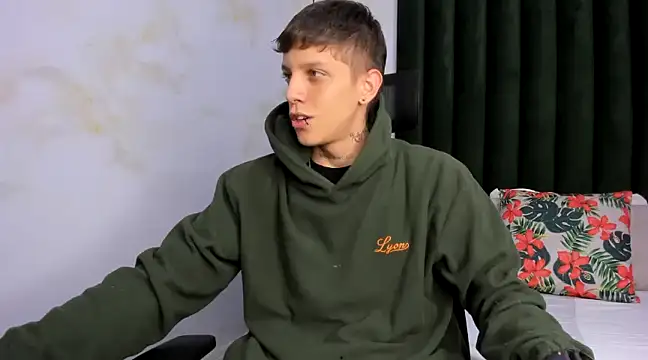 Snapshot of Adam_hard_ chatting on March 4, 2025, 8:27 pm Adam hard  online show from March 4, 2025, 8:27 pm