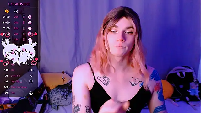 Snapshot of Alice_Hells chatting on October 17, 2025, 5:55 am Alice Hells online show from October 17, 2025, 5:55 am