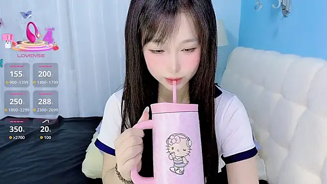 Snapshot of -Wendy__ chatting on June 12, 2026, 6:33 am -Wendy online show from June 12, 2026, 6:33 am