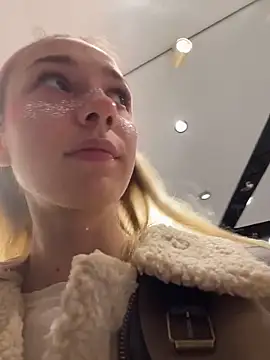 Snapshot of Lia__Love chatting on October 8, 2025, 12:28 pm Lia Love online show from October 8, 2025, 12:28 pm