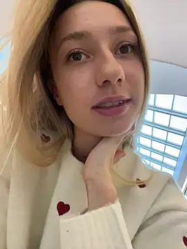 Snapshot of Lia__Love chatting on October 17, 2025, 12:07 pm Lia Love online show from October 17, 2025, 12:07 pm