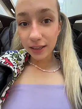 Snapshot of Lia__Love chatting on September 17, 2025, 1:13 pm Lia Love online show from September 17, 2025, 1:13 pm