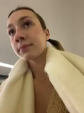 Snapshot of Lia__Love chatting on November 28, 2025, 12:05 pm Lia Love online show from November 28, 2025, 12:05 pm