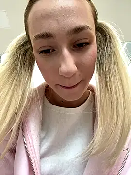 Snapshot of Lia__Love chatting on September 12, 2025, 12:16 pm Lia Love online show from September 12, 2025, 12:16 pm