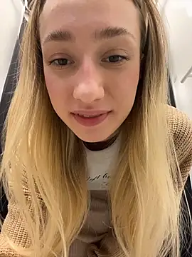 Snapshot of Lia__Love chatting on November 25, 2025, 12:16 pm Lia Love online show from November 25, 2025, 12:16 pm