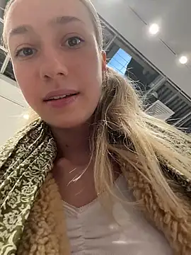 Snapshot of Lia__Love chatting on October 10, 2025, 12:17 pm Lia Love online show from October 10, 2025, 12:17 pm