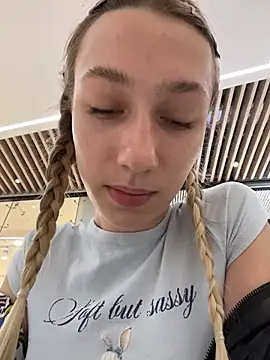 Snapshot of Lia__Love chatting on September 16, 2025, 1:12 pm Lia Love online show from September 16, 2025, 1:12 pm