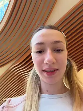 Snapshot of Lia__Love chatting on December 14, 2025, 9:04 am Lia Love online show from December 14, 2025, 9:04 am