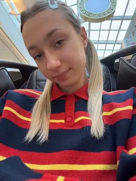 Snapshot of Lia__Love chatting on October 20, 2025, 10:16 am Lia Love online show from October 20, 2025, 10:16 am