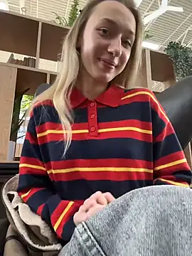 Snapshot of Lia__Love chatting on October 7, 2025, 12:17 pm Lia Love online show from October 7, 2025, 12:17 pm