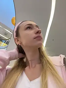 Snapshot of Lia__Love chatting on November 3, 2025, 12:20 pm Lia Love online show from November 3, 2025, 12:20 pm