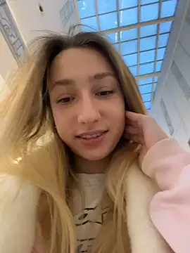 Snapshot of Lia__Love chatting on November 27, 2025, 12:27 pm Lia Love online show from November 27, 2025, 12:27 pm