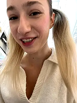 Snapshot of Lia__Love chatting on September 13, 2025, 11:10 am Lia Love online show from September 13, 2025, 11:10 am