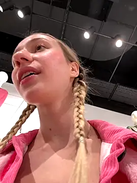 Snapshot of Lia__Love chatting on September 10, 2025, 12:26 pm Lia Love online show from September 10, 2025, 12:26 pm