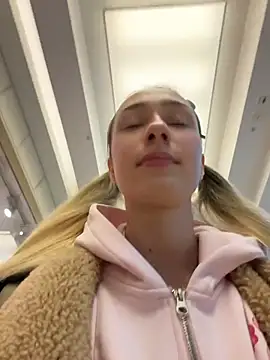 Snapshot of Lia__Love chatting on November 12, 2025, 11:58 am Lia Love online show from November 12, 2025, 11:58 am