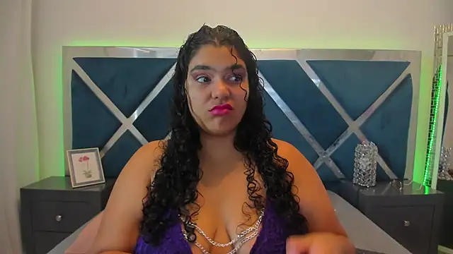 Tiffanymiller00 online show from April 30, 2026, 2:13 pm