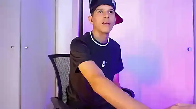 LiamGadiell online show from December 14, 2024, 1:49 am