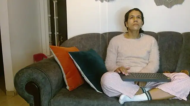 Vanessa Aniston online show from April 17, 2026, 2:14 am