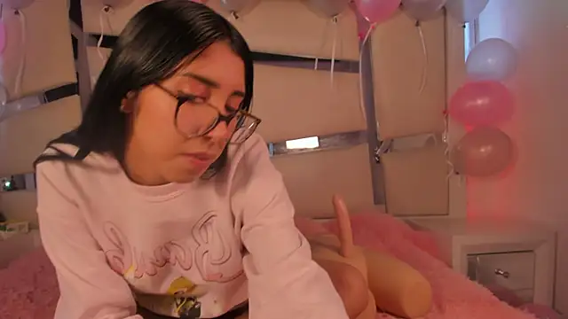 Snapshot of Mis__lola chatting on October 14, 2025, 9:04 pm Mis  lola online show from October 14, 2025, 9:04 pm