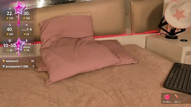 Snapshot of Mis__lola chatting on December 4, 2024, 11:30 pm Mis  lola online show from December 4, 2024, 11:30 pm