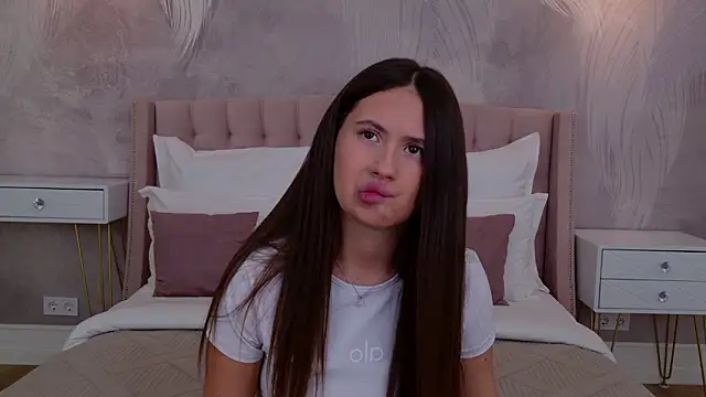 Snapshot of milaleoneli chatting on February 1, 2026, 3:10 pm milaleoneli online show from February 1, 2026, 3:10 pm