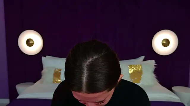 Snapshot of milaleoneli chatting on March 18, 2025, 12:39 pm milaleoneli online show from March 18, 2025, 12:39 pm