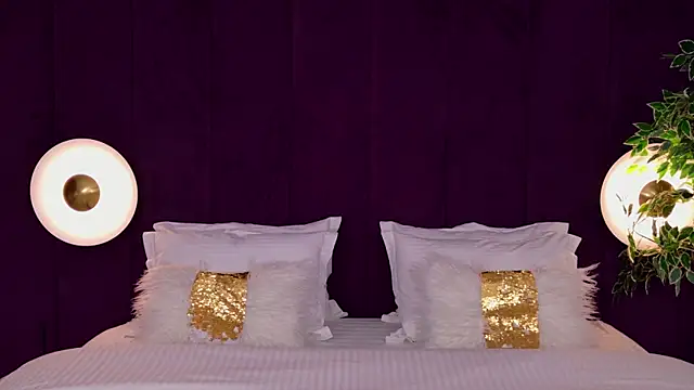 Snapshot of milaleoneli chatting on October 9, 2025, 2:50 pm milaleoneli online show from October 9, 2025, 2:50 pm