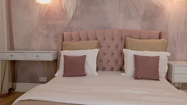 Snapshot of milaleoneli chatting on September 17, 2025, 3:03 pm milaleoneli online show from September 17, 2025, 3:03 pm