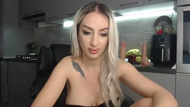 Snapshot of queenzoora chatting on May 21, 2026, 10:07 pm queenzoora online show from May 21, 2026, 10:07 pm
