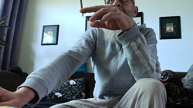 Kingsscepter online show from April 18, 2026, 10:17 am