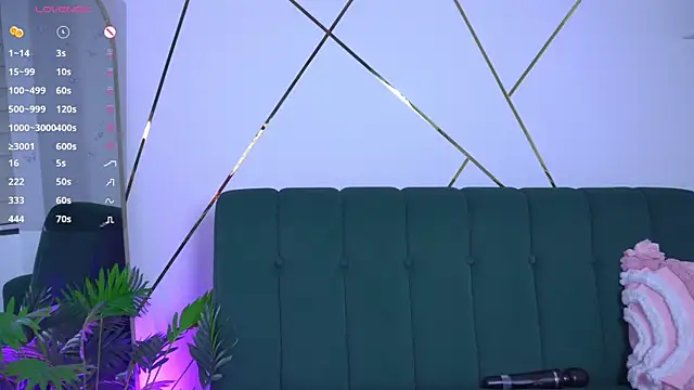 Snapshot of b3llaspringg chatting on December 18, 2025, 11:30 pm b3llaspringg online show from December 18, 2025, 11:30 pm