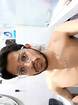 Snapshot of skinnyyyyyyyyy chatting on February 14, 2025, 3:43 am skinnyyyyyyyyy online show from February 14, 2025, 3:43 am