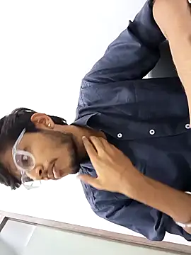 Snapshot of skinnyyyyyyyyy chatting on February 15, 2025, 10:33 am skinnyyyyyyyyy online show from February 15, 2025, 10:33 am