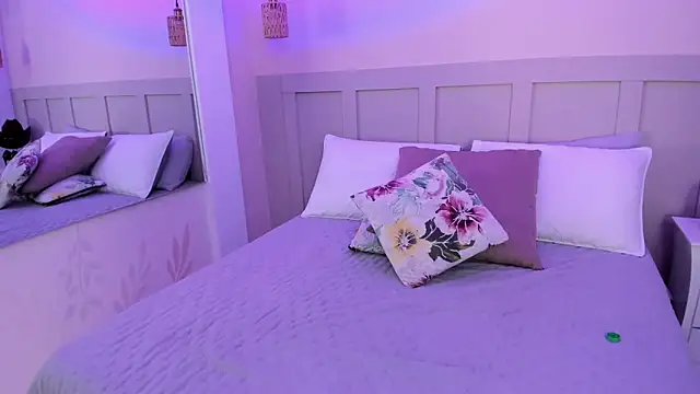 MartinaGuzmann online show from April 1, 2026, 2:57 am