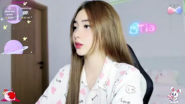 CelestiaWang online show from September 21, 2025, 1:27 pm