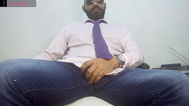 Snapshot of bruce_bigg chatting on May 13, 2026, 11:50 am bruce bigg online show from May 13, 2026, 11:50 am