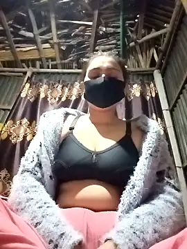 Snapshot of HenaAra chatting on February 4, 2025, 5:45 pm HenaAra online show from February 4, 2025, 5:45 pm