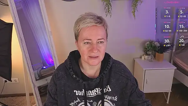 Nika Smit online show from March 27, 2026, 10:27 am