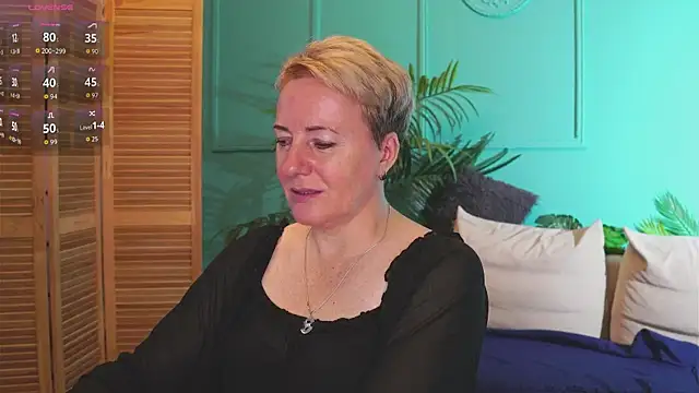 Snapshot of Nika_Smit chatting on September 14, 2025, 5:19 am Nika Smit online show from September 14, 2025, 5:19 am