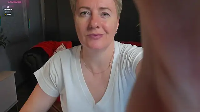 Snapshot of Nika_Smit chatting on May 23, 2026, 5:17 am Nika Smit online show from May 23, 2026, 5:17 am