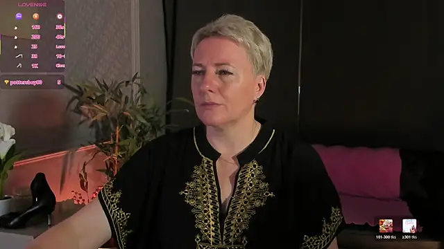 Snapshot of Nika_Smit chatting on June 28, 2026, 5:14 am Nika Smit online show from June 28, 2026, 5:14 am