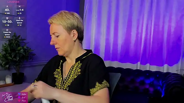 Snapshot of Nika_Smit chatting on September 19, 2025, 5:00 am Nika Smit online show from September 19, 2025, 5:00 am