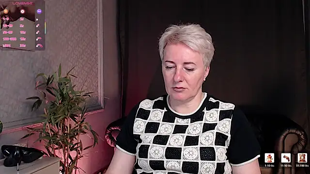 Snapshot of Nika_Smit chatting on July 17, 2026, 5:26 am Nika Smit online show from July 17, 2026, 5:26 am