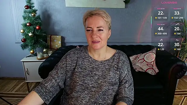 Snapshot of Nika_Smit chatting on December 19, 2025, 5:43 am Nika Smit online show from December 19, 2025, 5:43 am