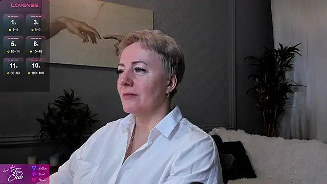 Snapshot of Nika_Smit chatting on March 1, 2025, 5:31 am Nika Smit online show from March 1, 2025, 5:31 am